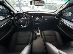 Toyota Hilux SW4