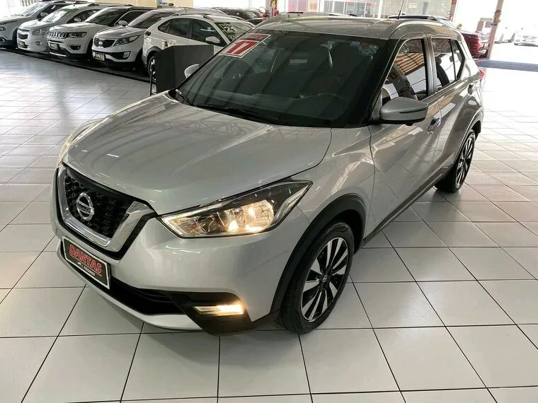 Nissan Kicks Prata 3