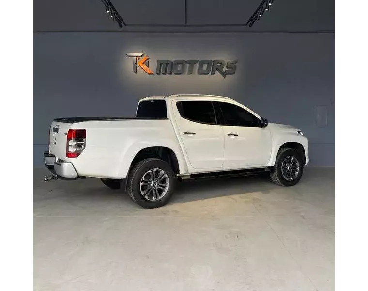 Mitsubishi L200 Triton Branco 2