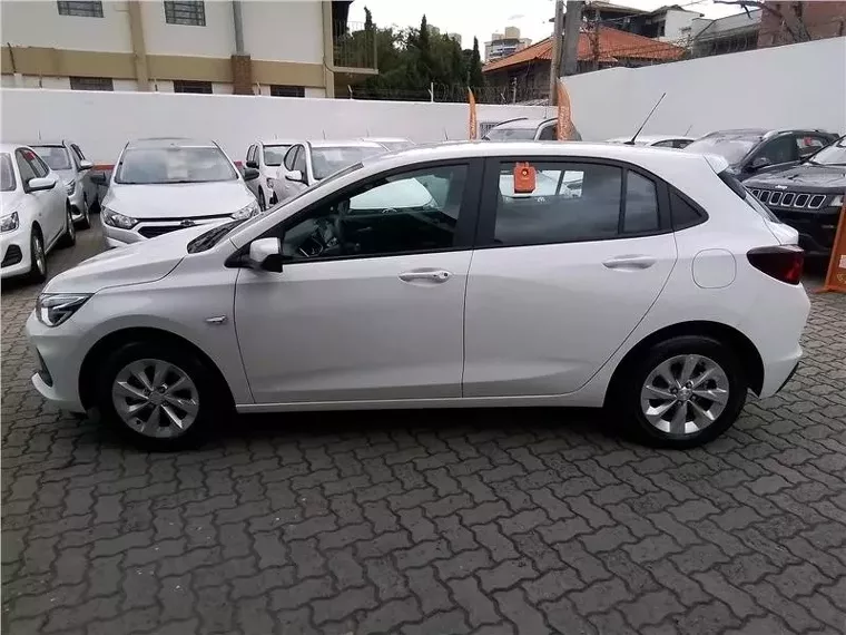 Chevrolet Onix Branco 16