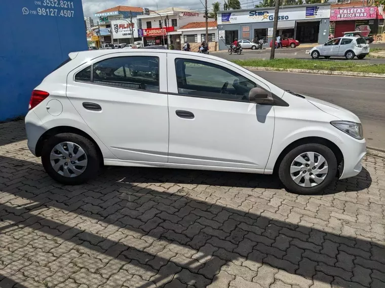 Chevrolet Onix Branco 11