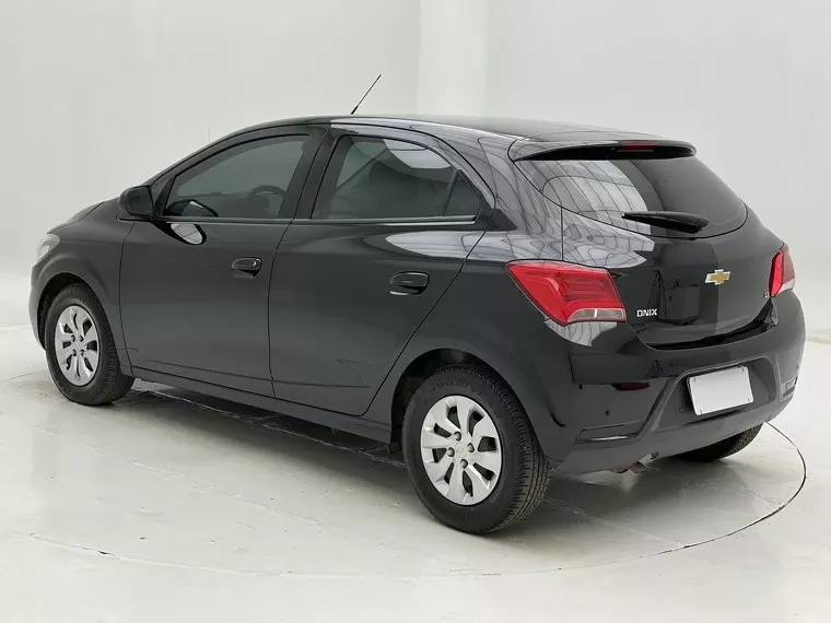 Chevrolet Onix Preto 3