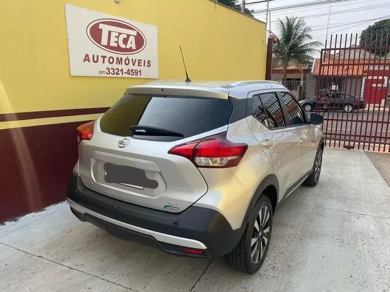 Nissan Kicks Prata 5