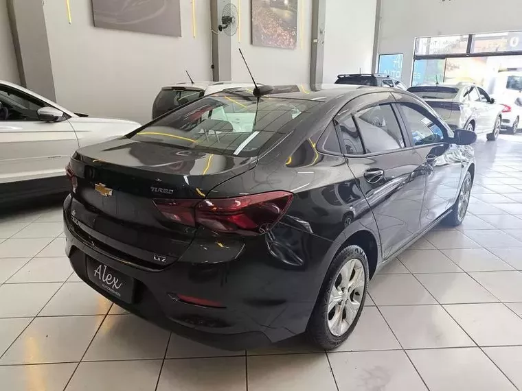 Chevrolet Onix Cinza 32