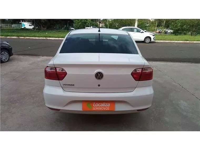 Volkswagen Voyage Branco 5