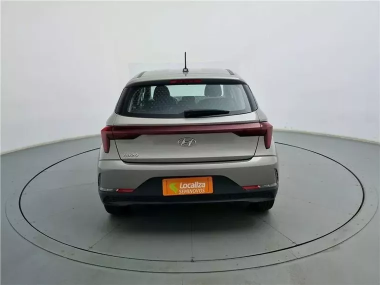 Hyundai HB20 Prata 16