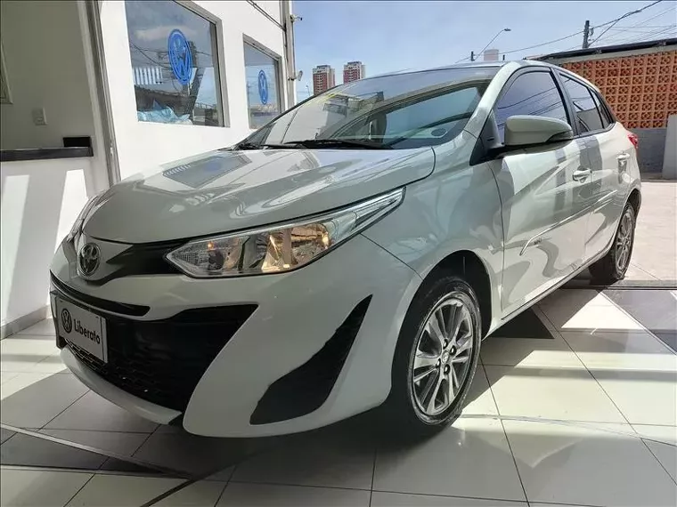 Toyota Yaris Branco 3