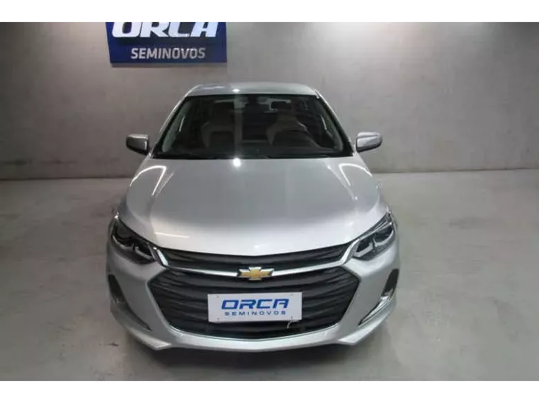 Chevrolet Onix Prata 1