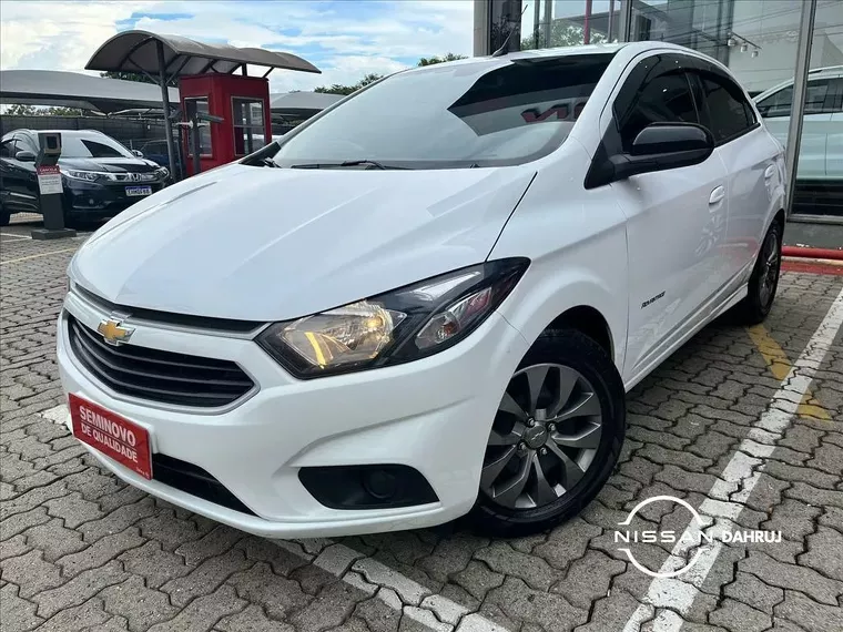 Chevrolet Onix Branco 9