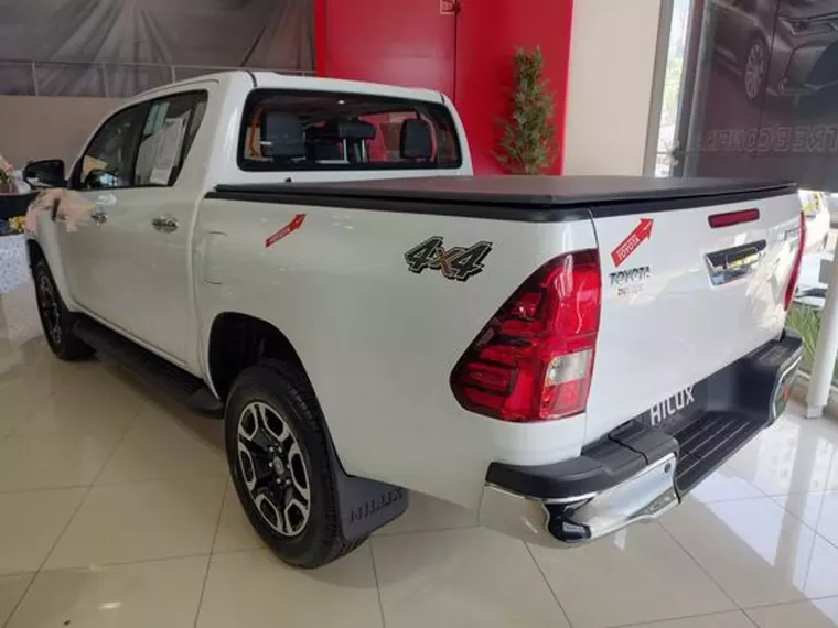 Toyota Hilux Branco 2