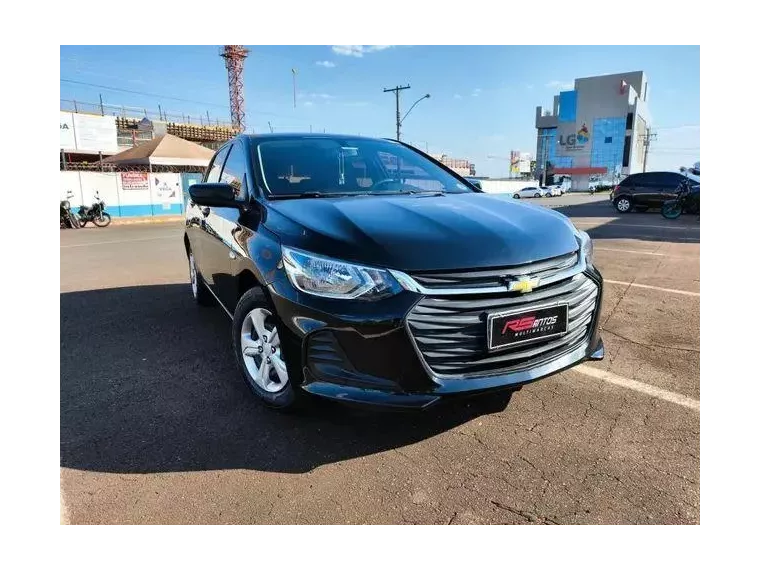 Chevrolet Onix Preto 1