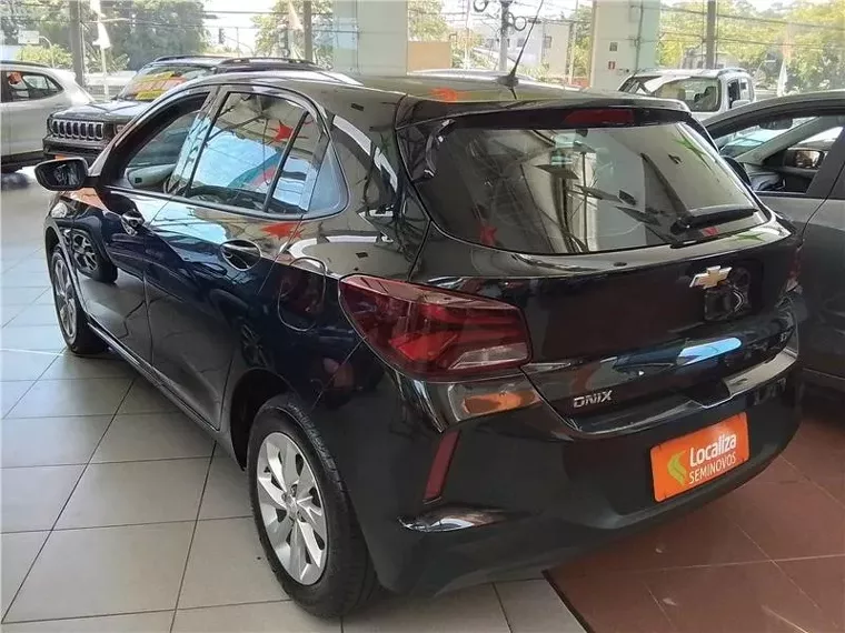 Chevrolet Onix Preto 2