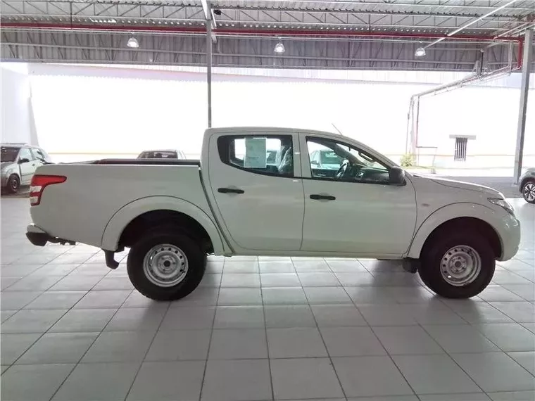 Mitsubishi L200 Triton Branco 18