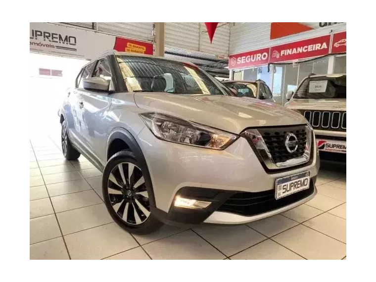 Nissan Kicks Prata 1