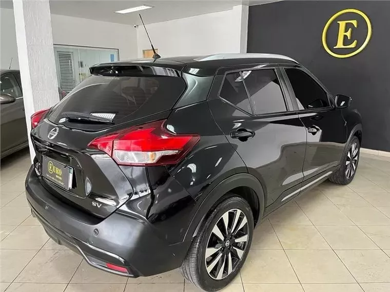 Nissan Kicks Preto 10