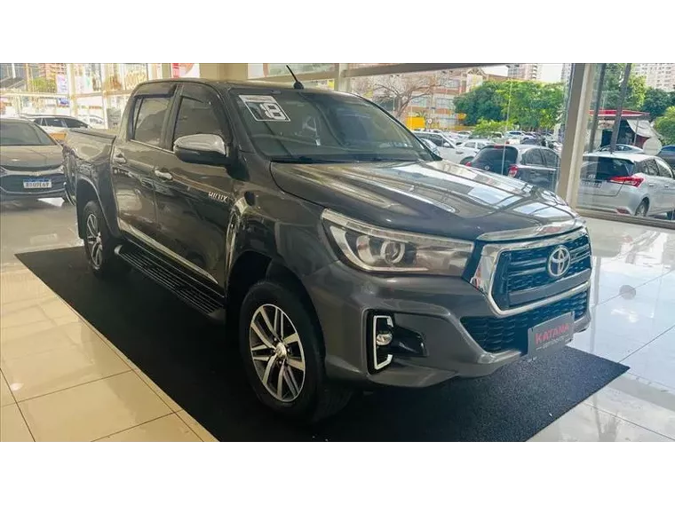 Toyota Hilux Cinza 14