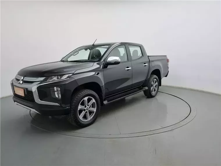 Mitsubishi L200 Triton Preto 8