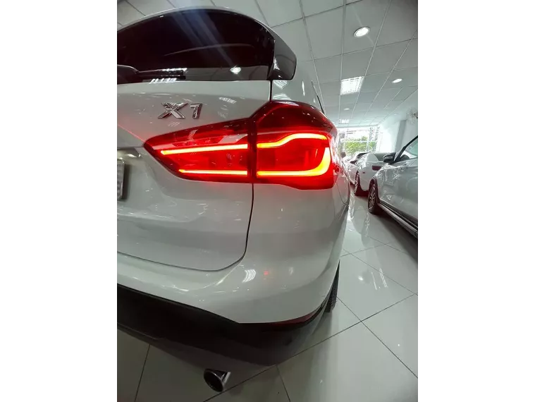 BMW X1 Branco 12