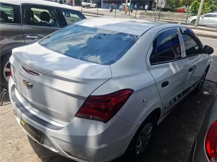 Chevrolet Onix Branco 10