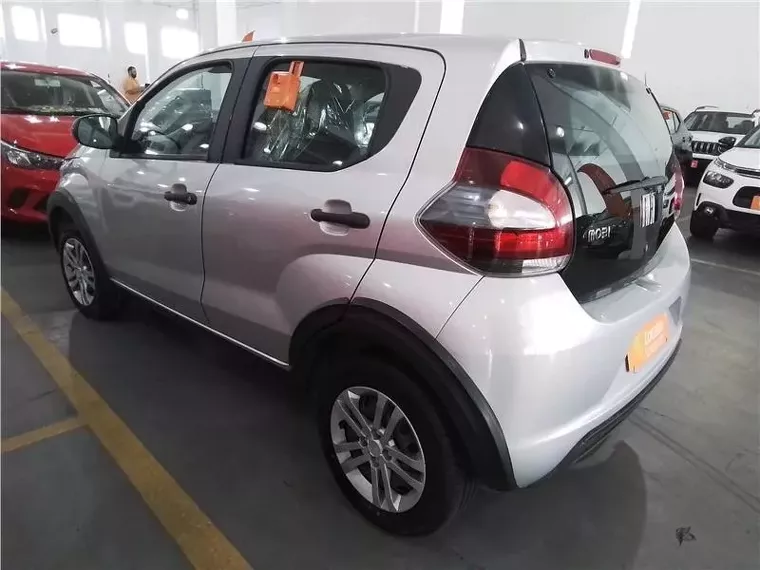 Fiat Mobi Prata 9