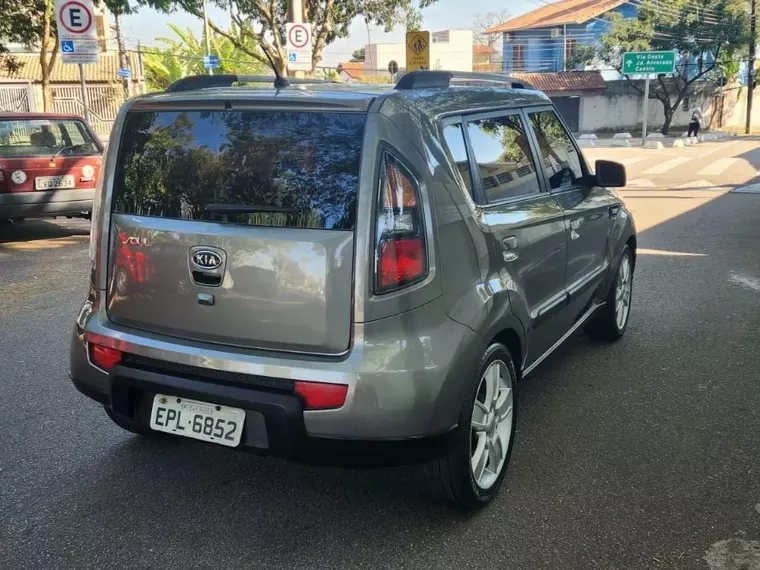 KIA Soul Cinza 8