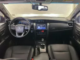 Toyota Hilux SW4