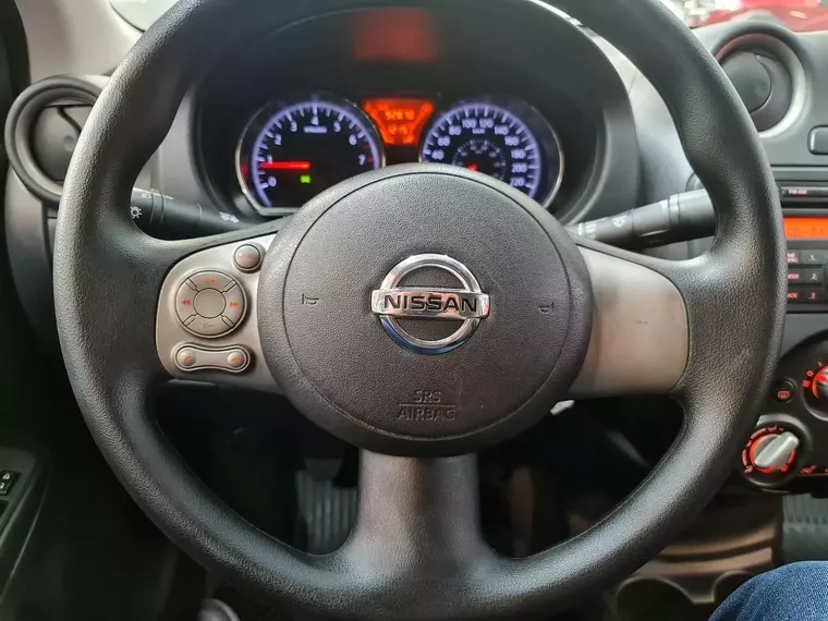 Nissan Versa Preto 11