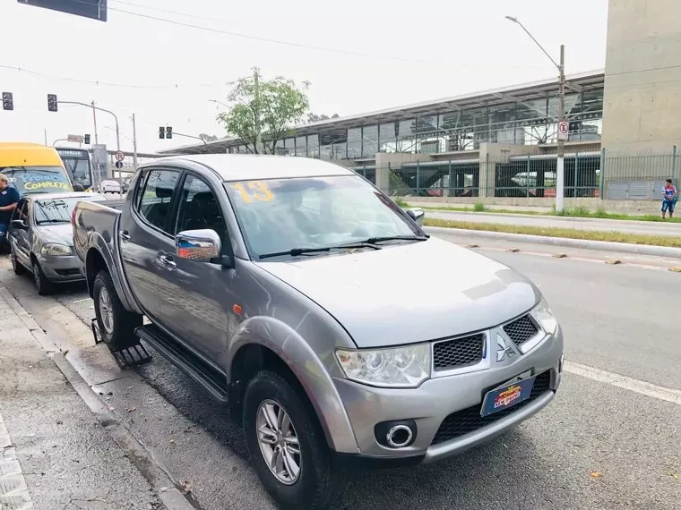 Mitsubishi L200 Prata 15