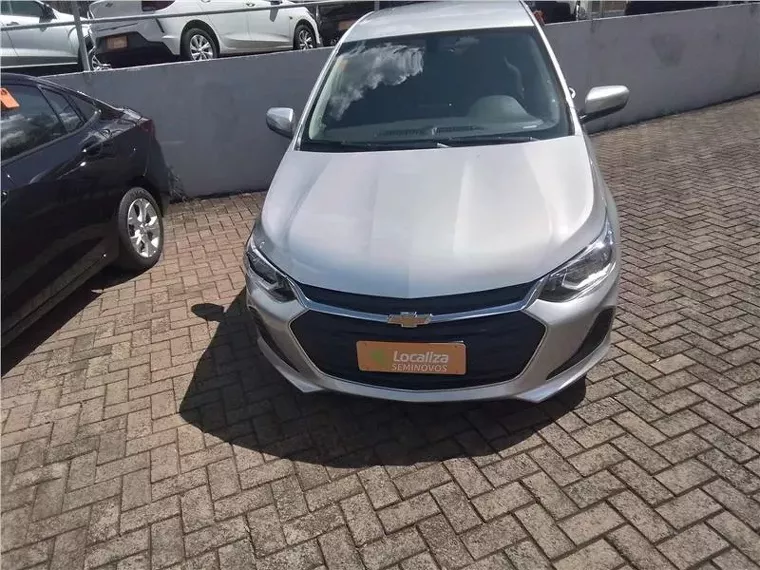 Chevrolet Onix Prata 7