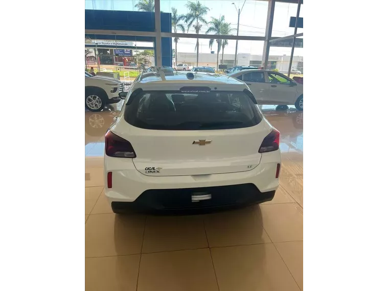 Chevrolet Onix Branco 5