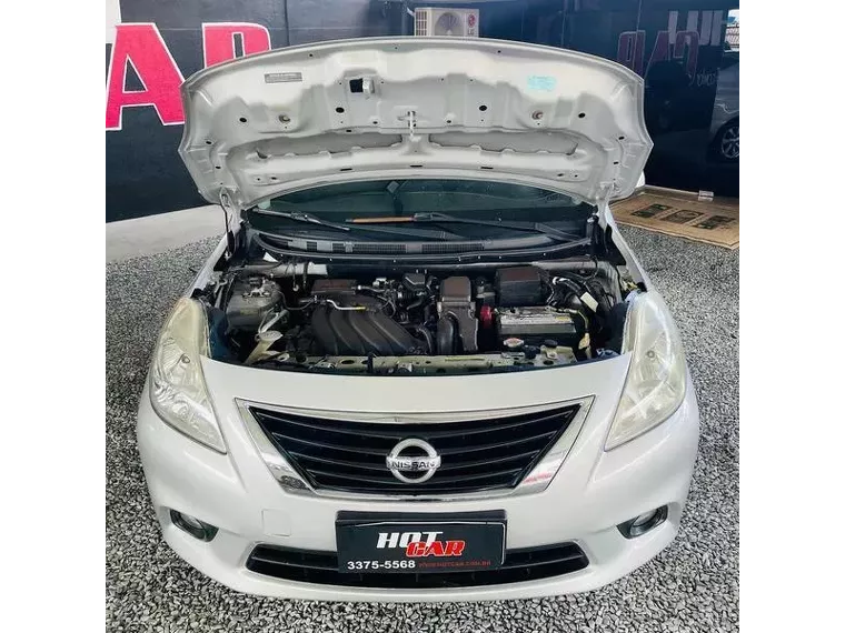 Nissan Versa Prata 12