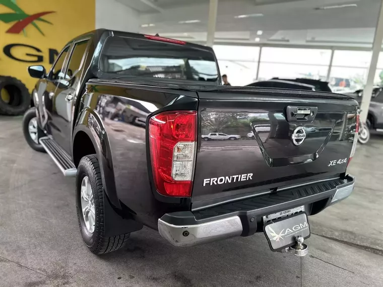 Nissan Frontier Preto 5