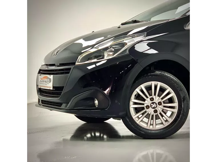 Peugeot 208 Preto 10