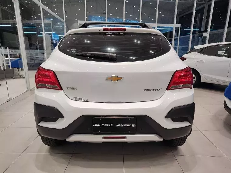 Chevrolet Onix Branco 2