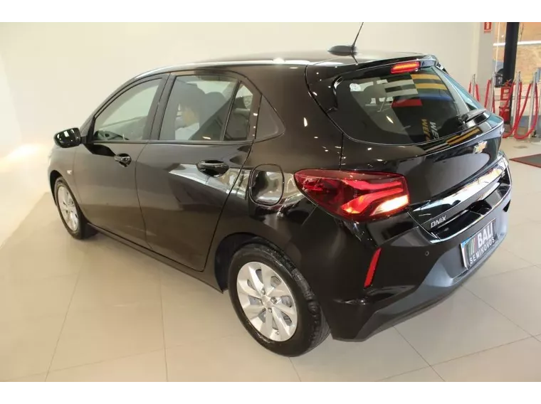 Chevrolet Onix Preto 10