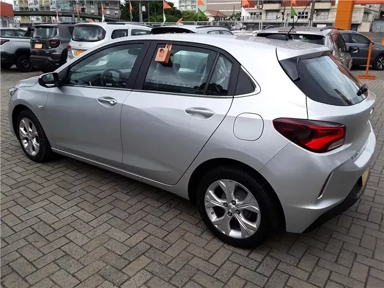 Chevrolet Onix Preto 5