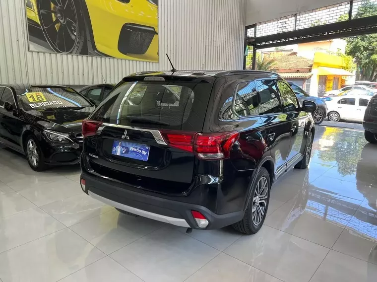 Mitsubishi Outlander Preto 16