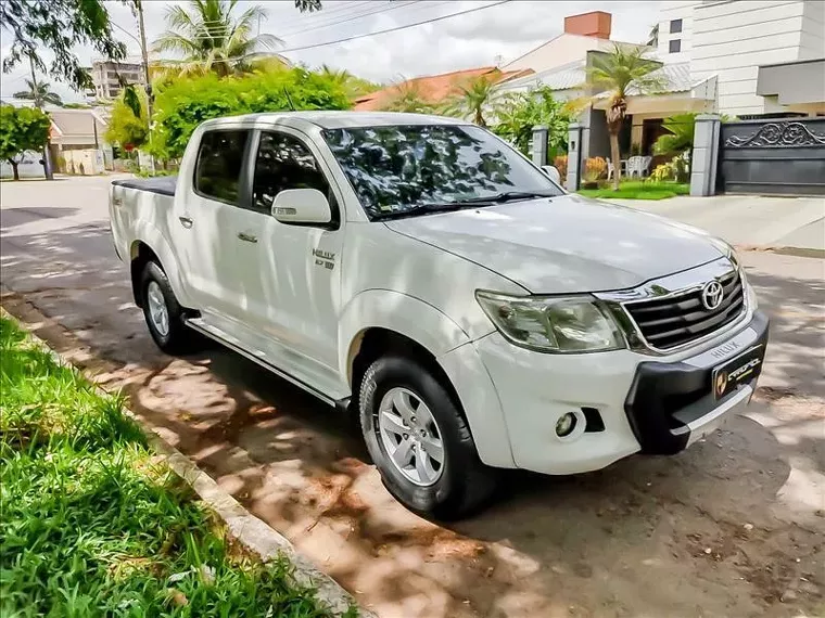 Toyota Hilux Branco 1