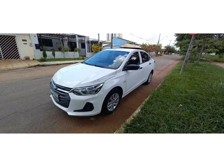 Chevrolet Onix Branco 6