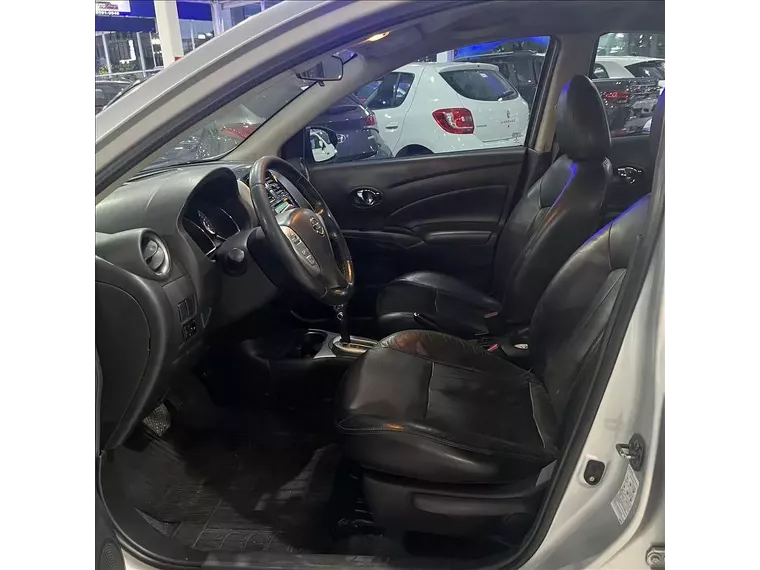 Nissan Versa Prata 12