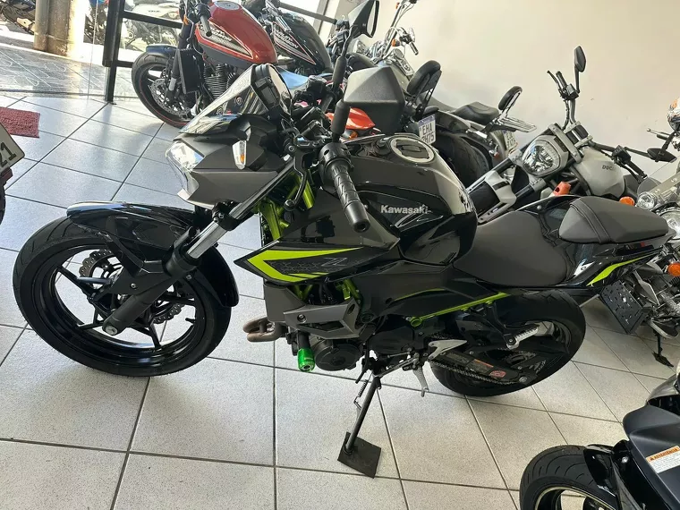 Kawasaki Z Cinza 17