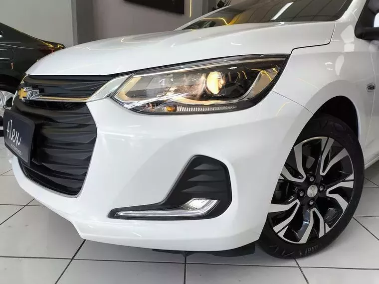 Chevrolet Onix Branco 12