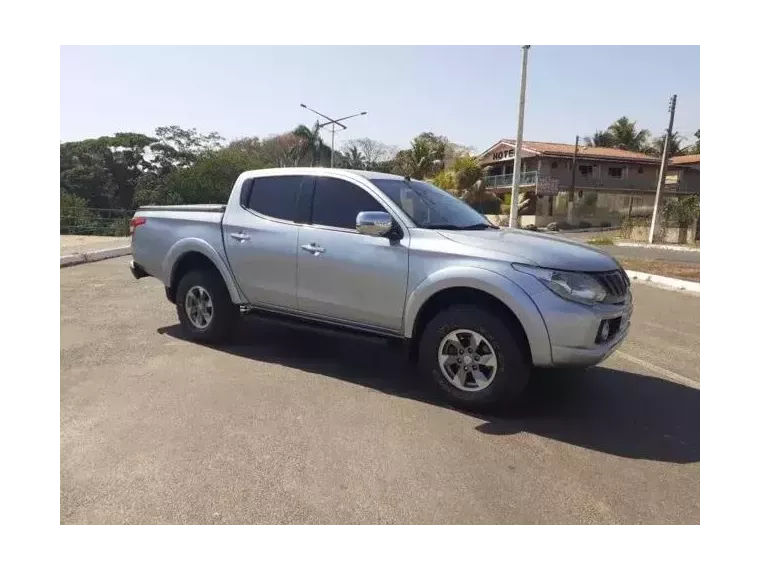 Mitsubishi L200 Triton Prata 7