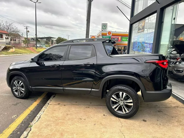 Fiat Toro Preto 10