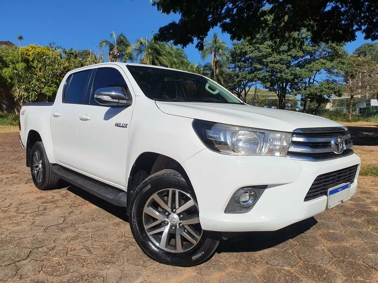 Toyota Hilux Branco 1