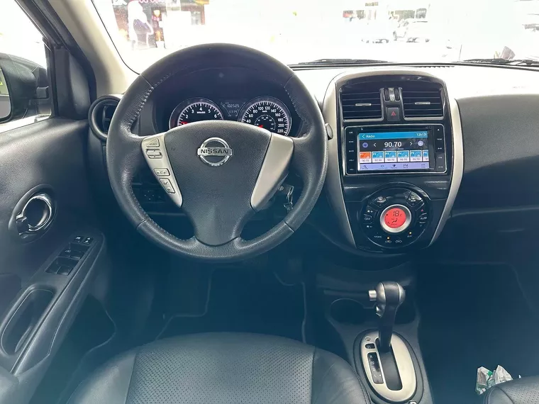 Nissan Versa Cinza 14