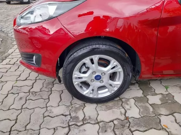 Ford Fiesta Vermelho 4