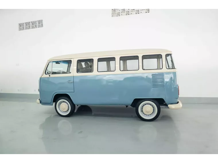 Volkswagen Kombi Azul 19