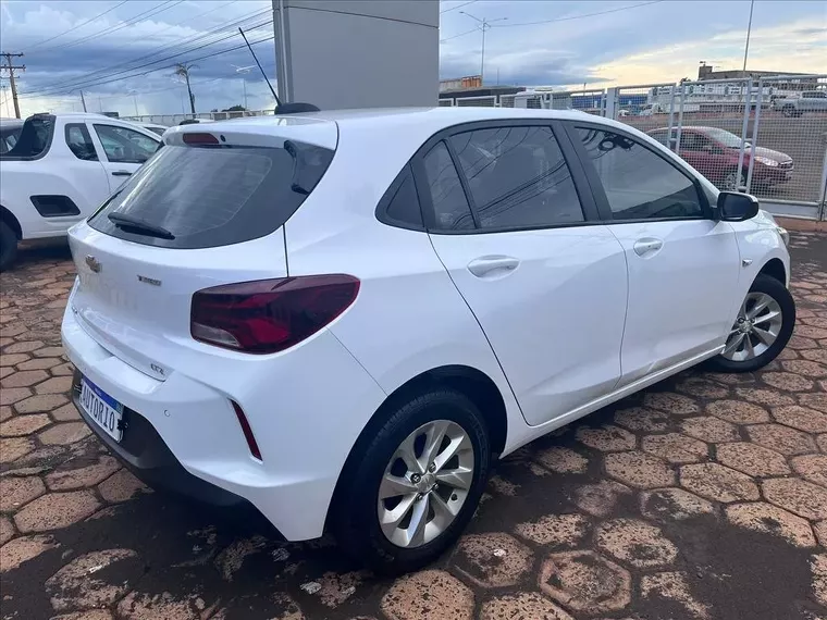 Chevrolet Onix Branco 1