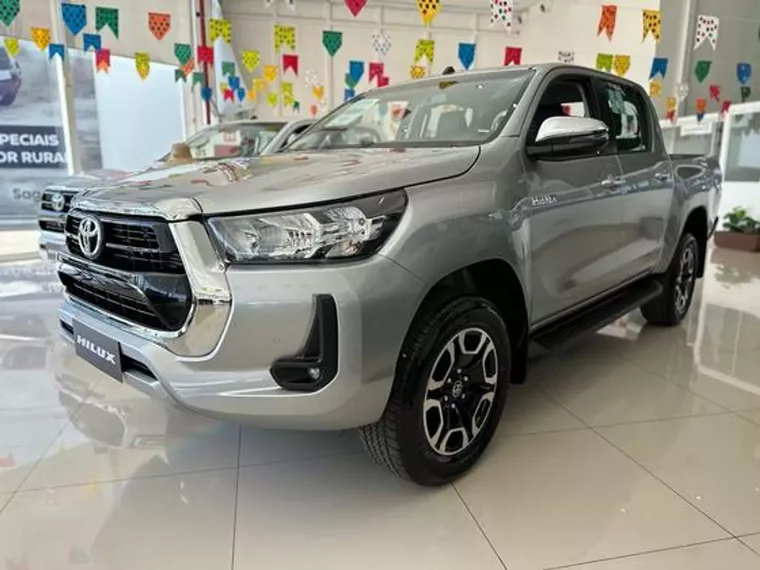 Toyota Hilux Branco 1